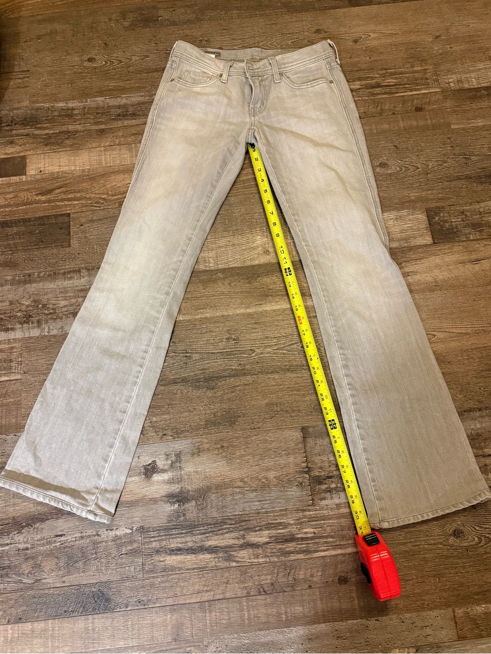 Citizens Of Humanity Straight Leg Jeans in Light Grey